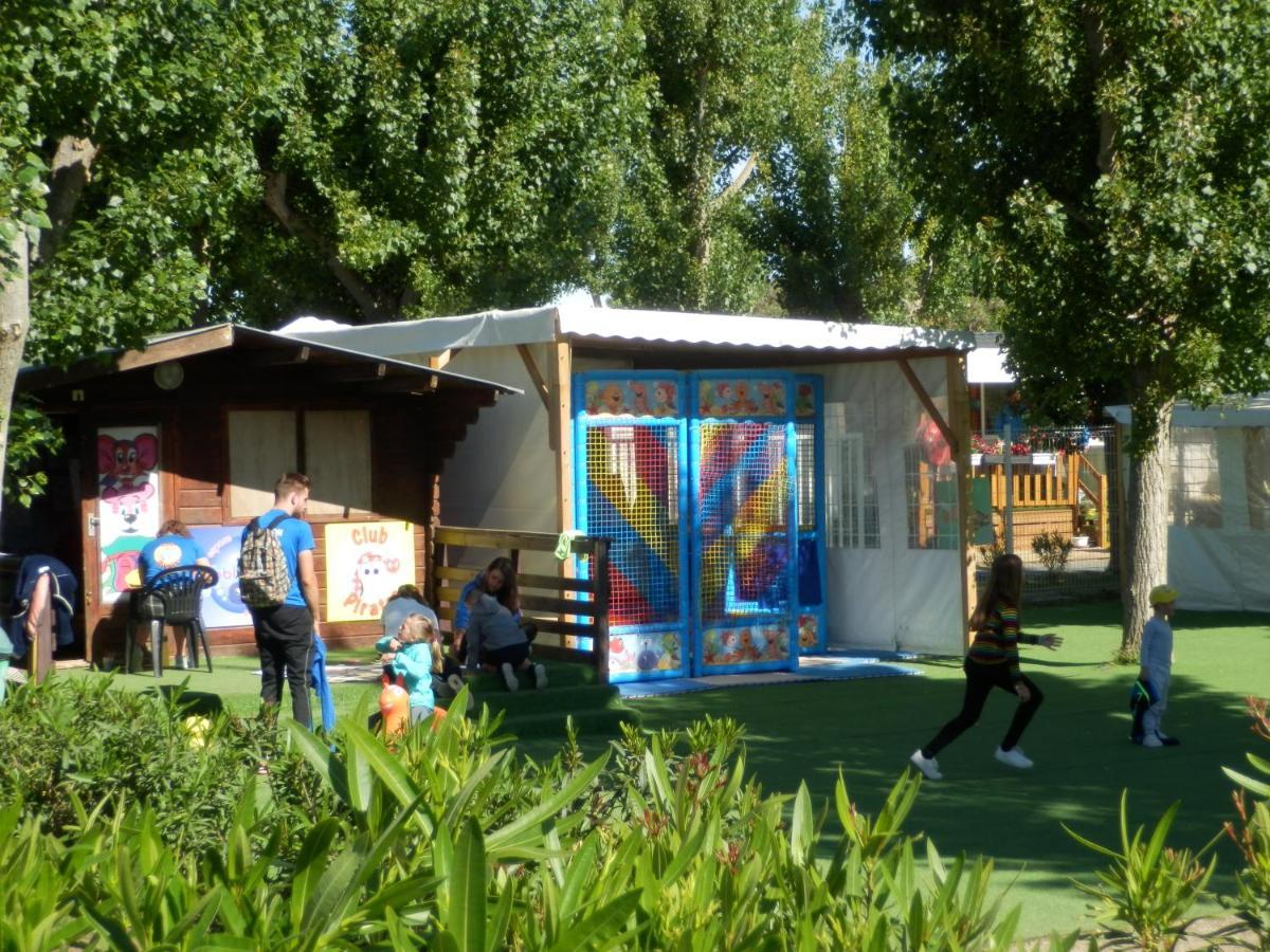 Camping Les Sables Du Midi Hotell Valras-Plage Exteriör bild